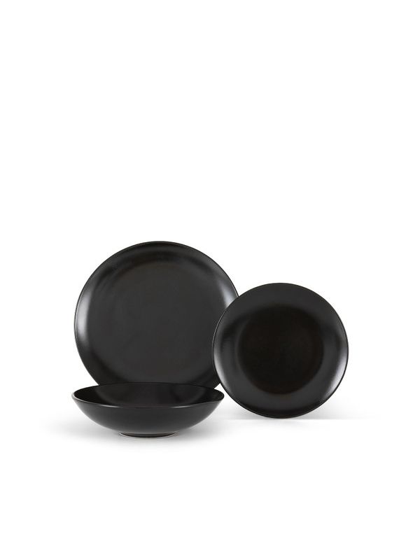 SET OD 18 PORCELANSKIH CRNIH TANJIRA