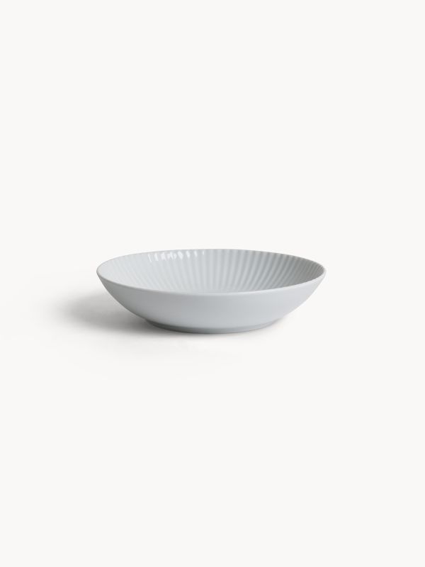 PORCELANSKI DUBOKI TANJIR SA RELJEFOM O22CM
